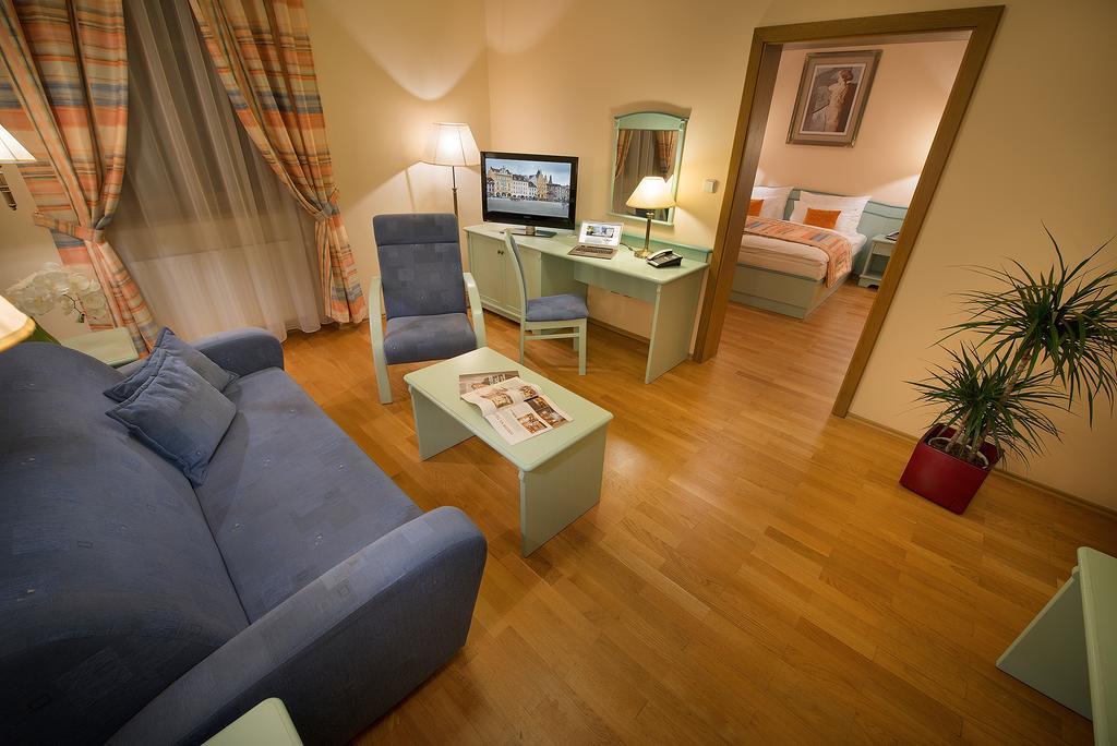 Old Town Bed & Breakfast Ceske Budejovice Exteriör bild